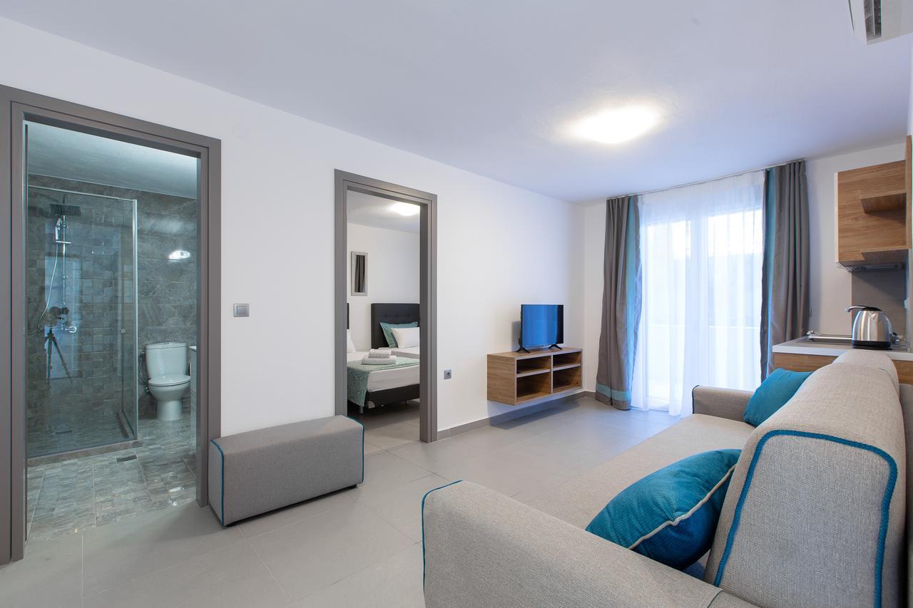 Saint Lucas Suites Nea Poteidaia Exterior photo