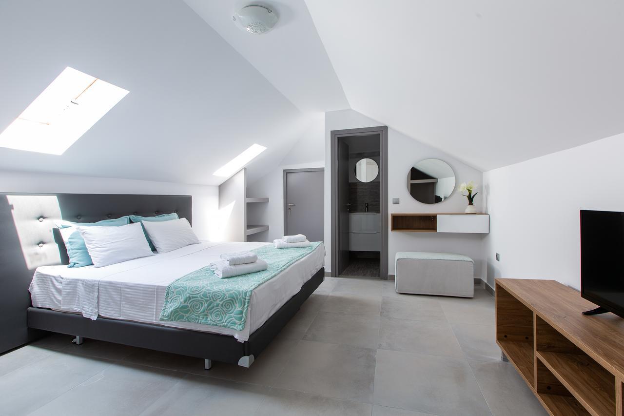 Saint Lucas Suites Nea Poteidaia Exterior photo