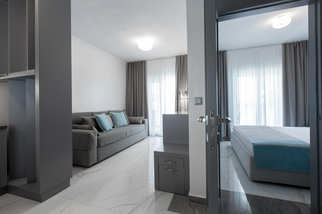 Saint Lucas Suites Nea Poteidaia Exterior photo