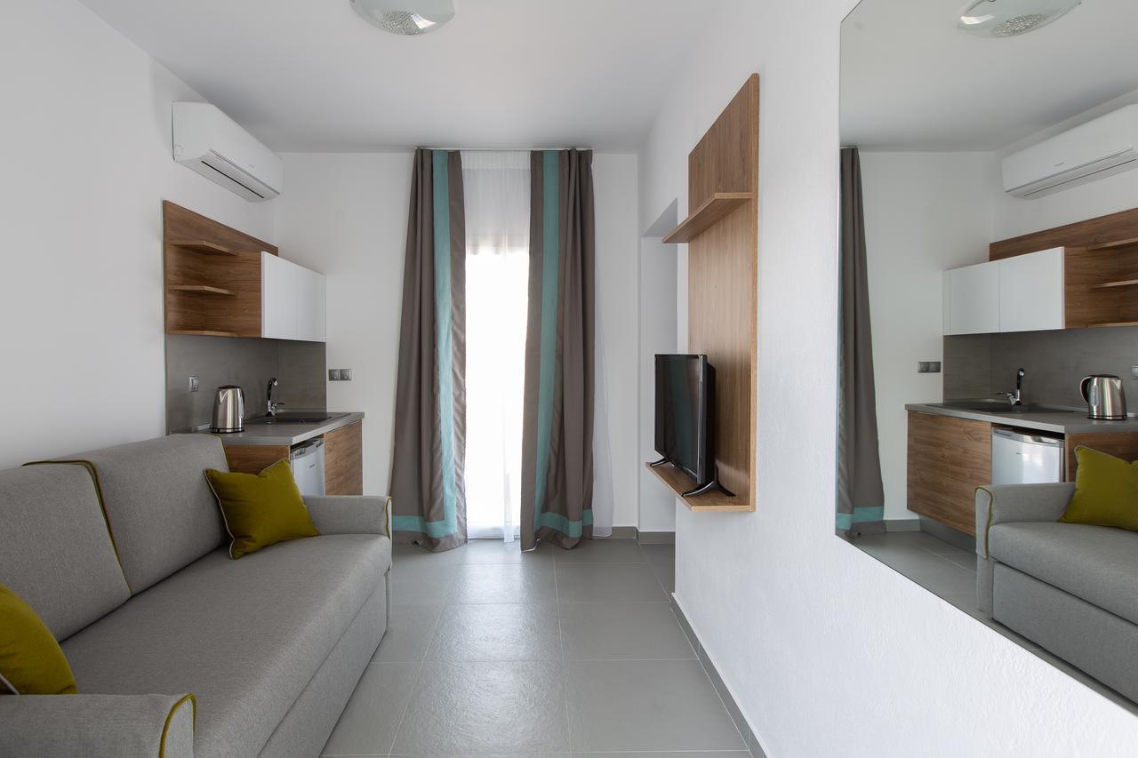 Saint Lucas Suites Nea Poteidaia Exterior photo