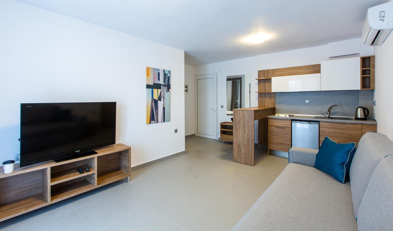 Saint Lucas Suites Nea Poteidaia Exterior photo