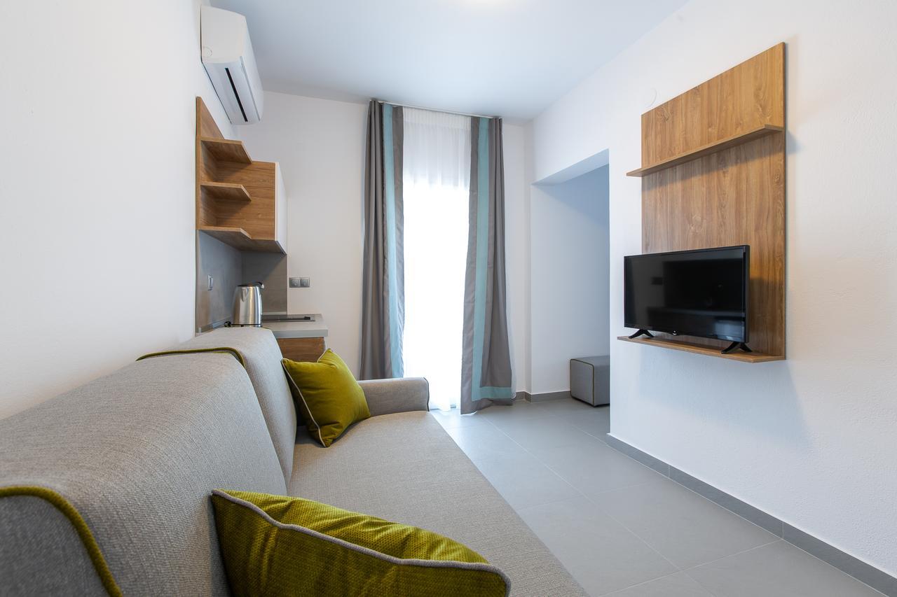 Saint Lucas Suites Nea Poteidaia Exterior photo